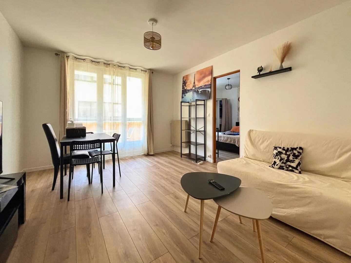 Salon de l’appartement moderne à Franconville